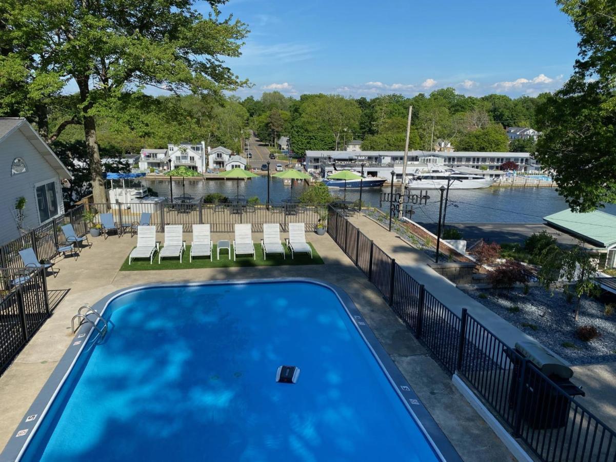 Holiday Hill Resort Saugatuck Exteriör bild